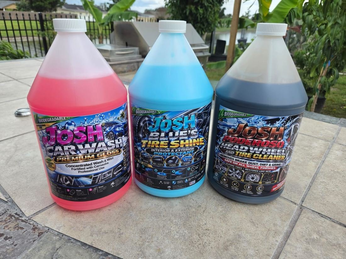 Tres galones de la línea Josh para el auto: Car Wash Premium Gloss, Blue’s Tire Shine y Poderoso